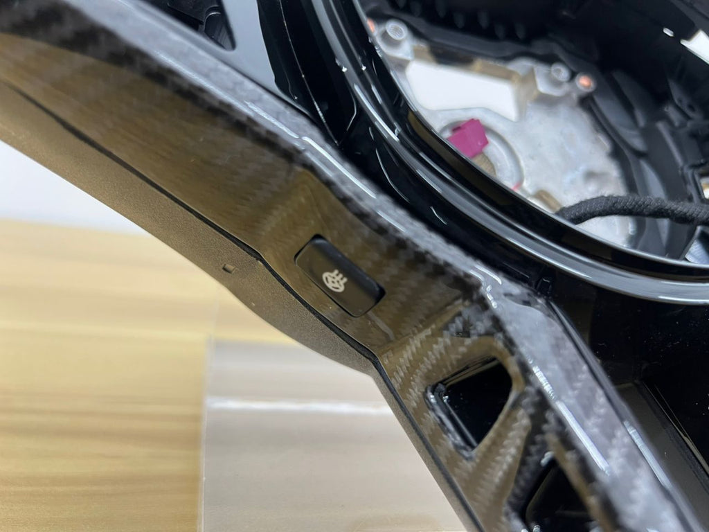 P1 BMW F9x Leather Steering Wheel LCI
