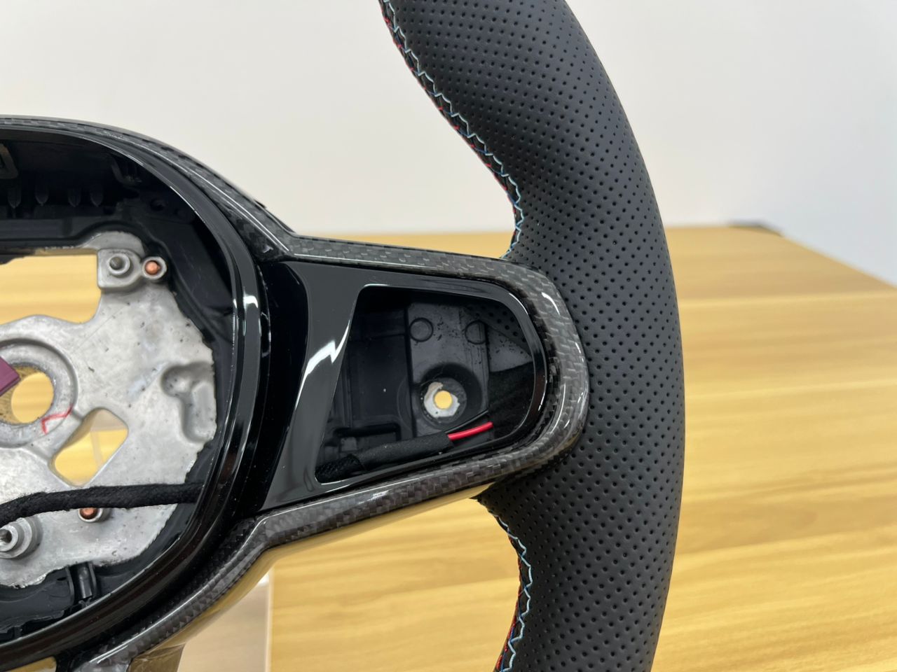 P1 BMW F9x Leather Steering Wheel LCI